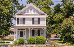 201 CAPON ST, STRASBURG, VA 22657