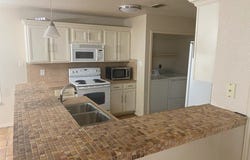 7 Pembroke Ln, San Antonio, TX 78240-2592