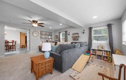 1290 13th St, IA 52302
