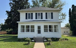 101 E Division, SHANNON, IL 61078