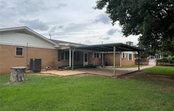 211 S Crockett, Henrietta, TX 76365