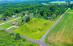 Jacqueline Drive NE, Brookfield, OH 44403
