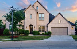 318 Waters Edge Drive, Argyle, TX 76226