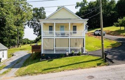 120 W Gay St, Staunton, VA 24401