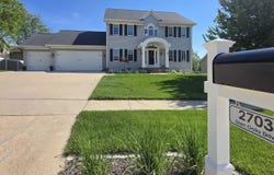 2703 Glen Oaks Drive, Cedar Falls, IA 50613