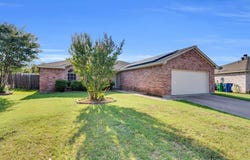 131 Logan Lane, Waxahachie, TX 75165