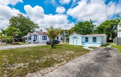 1027 NE 33rd St, Oakland Park, FL 33334