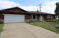 6901 W Greenbrook Ct, Milwaukee, WI 53223