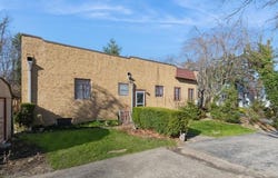 10 Saint James Place, Glen Cove, NY 11542