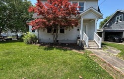 411 SE 2nd St, Fairfield, IL 62837
