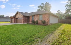 2606 Country Drive, Mountain Grove, MO 65711
