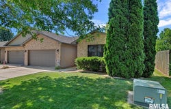 124 RAMBLEWOOD Lane, Sherman, IL 62684