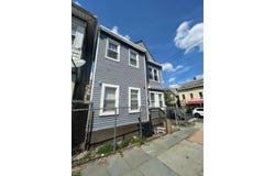 29 17Th Ave, Paterson City, NJ 07501-3889