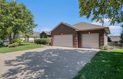 17902 Camelback Avenue, Omaha, NE 68136