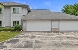 1097 Quinlan Dr, Pewaukee, WI 53072