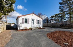 10 Regent Ave, Wareham, MA 02571