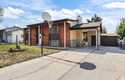 1377 W 2600 N, Clinton, UT 84015