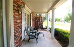 16054 Hunters Way Drive, Chesterfield, MO 63017