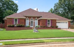 2241 OAK HOLLOW Ln, Memphis, TN 38016