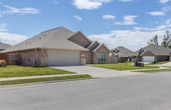 1040 Sundance  LN, Centerton, AR 72712