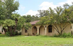 116 E Bluebonnet Dr, Uvalde, TX 78801