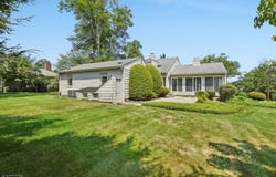 249 Meetinghouse Ln, Mountainside Boro, NJ 07092-1305