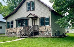 139 W Wilson Avenue, Elmwood, WI 54740