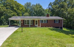 106 Pinwell, Bassett, VA 24055