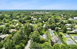 57 Old Town Rd, Southampton, NY 11968