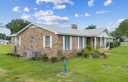 3 Monroe St, Tishomingo, MS 38873