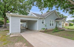 1607 N Harding Ave, Cameron, TX 76520