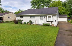 805 East Drive, Sheffield Lake, OH 44054