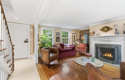 80 E Broadway, Roslyn, NY 11576