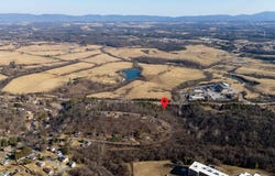 850 COMMERCE RD, STAUNTON, VA 24401