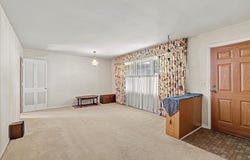 10814 Oak Street, Kansas City, MO 64114