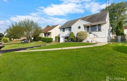 82 Mercer Street, Menlo Park Terrace, NJ 08840