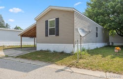 927 W Lake Drive, Fremont, MI 49412