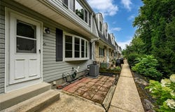 2005 Presidential Parkway unit: 81, Twinsburg, OH 44087