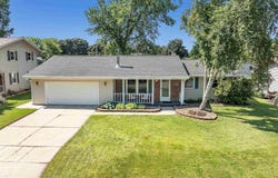 1321 VALLEY VIEW Road, GREEN BAY, WI 54304-4036