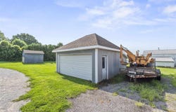 405 N Maplewood Avenue, IA 52361