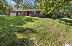 231 ACORN Drive, East Peoria, IL 61611