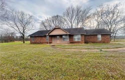 609 Ollar LN, Heavener, OK 74937