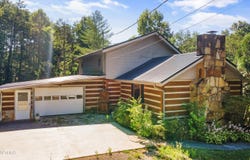 686 Thomas Rd, Sevierville, TN 37876