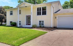 2004 Eisenhower Avenue, Valparaiso, IN 46383