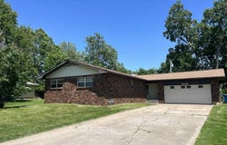 1617 Massachusetts Avenue, Joplin, MO 64804
