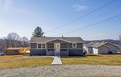 667 Memorial Dr, Plum Boro, PA 15068