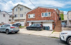 31 Bank St, Elizabeth City, NJ 07201-2703