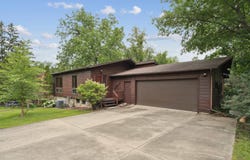 214 Four Seasons Drive, Waterloo, IA 50701