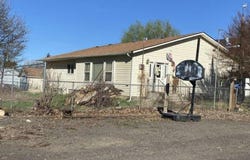 220 Bruce St, Waitsburg, WA 99361