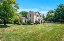 4 Quantuck Lane, Quogue, NY 11959